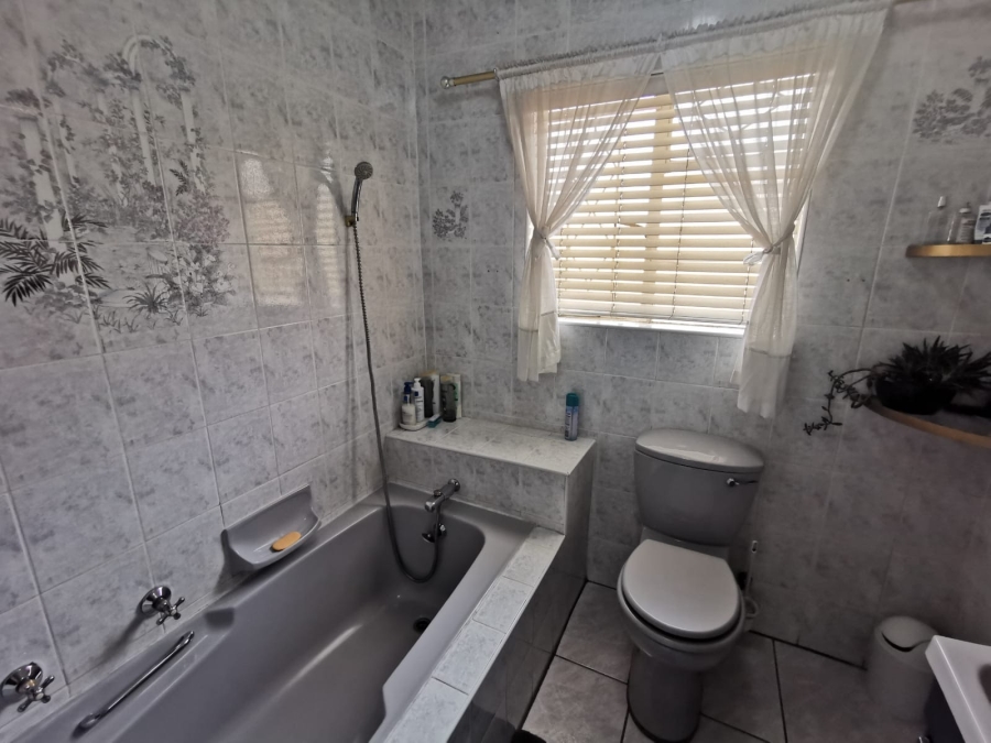 4 Bedroom Property for Sale in Brackenhurst Gauteng