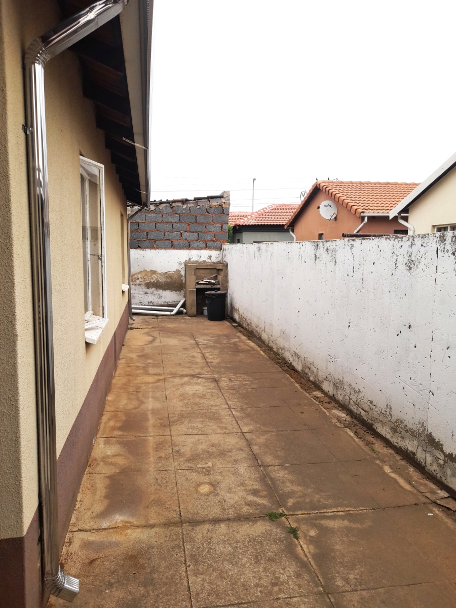 3 Bedroom Property for Sale in Windmill Park Gauteng