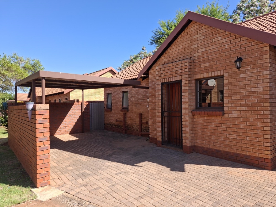 2 Bedroom Property for Sale in Montana Tuine Gauteng
