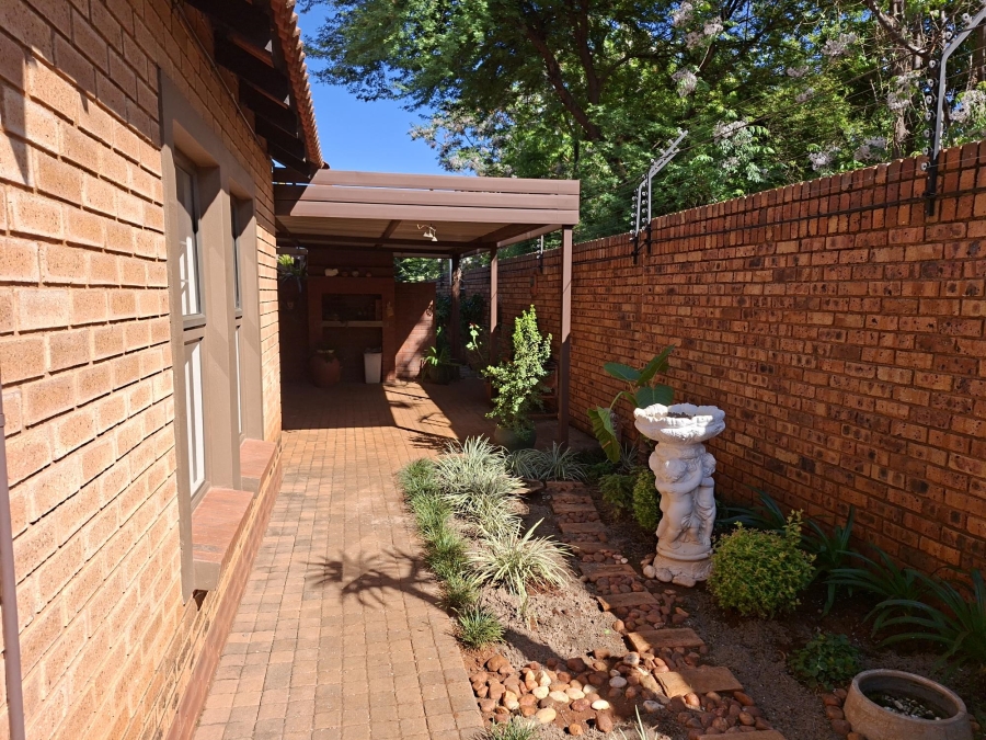 2 Bedroom Property for Sale in Montana Tuine Gauteng