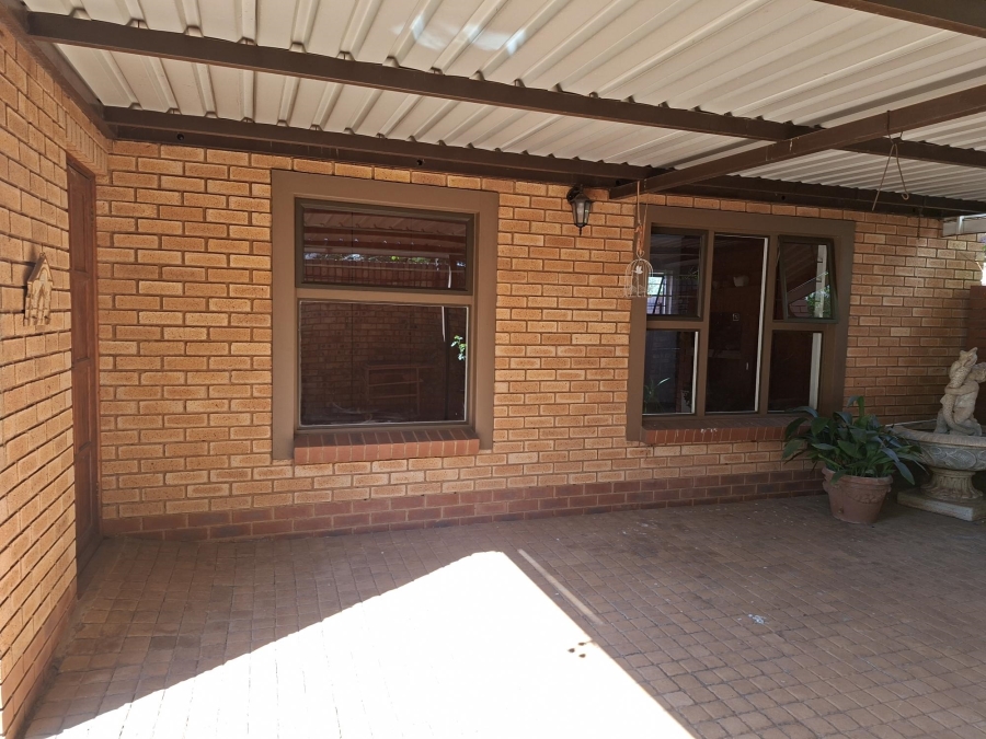 2 Bedroom Property for Sale in Montana Tuine Gauteng