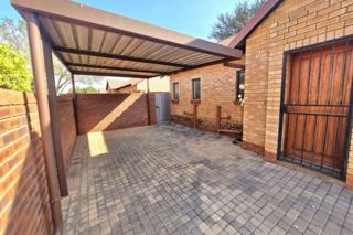 2 Bedroom Property for Sale in Montana Tuine Gauteng