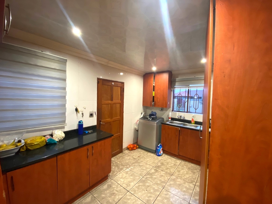 4 Bedroom Property for Sale in Dawn Park Gauteng