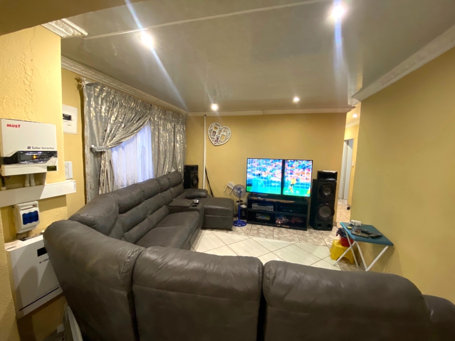 4 Bedroom Property for Sale in Dawn Park Gauteng