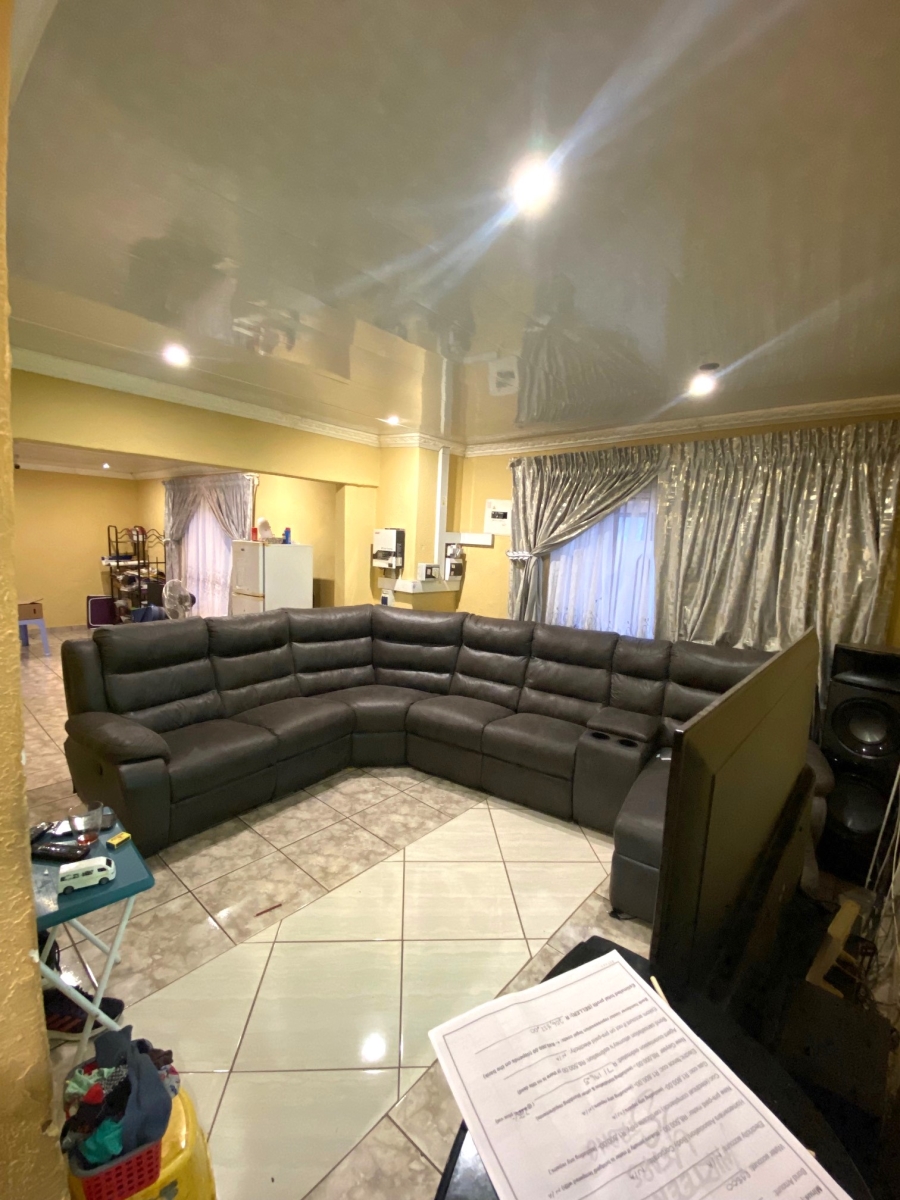 4 Bedroom Property for Sale in Dawn Park Gauteng