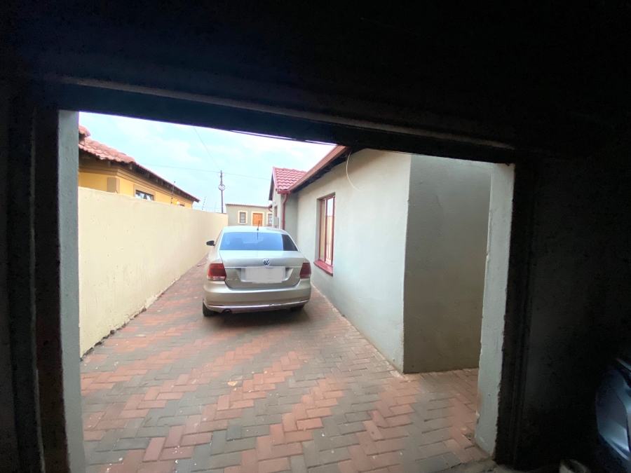 4 Bedroom Property for Sale in Dawn Park Gauteng