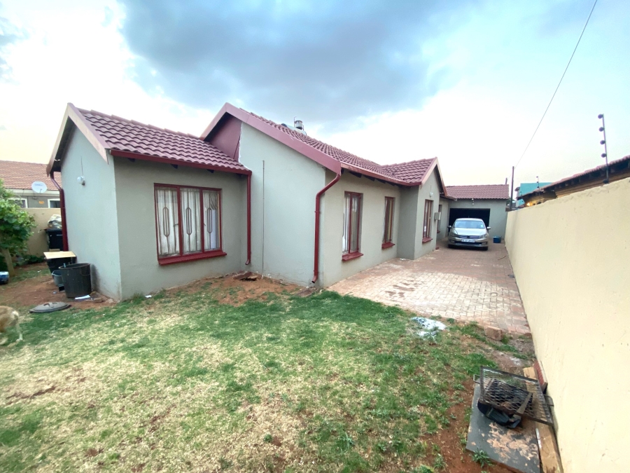 4 Bedroom Property for Sale in Dawn Park Gauteng