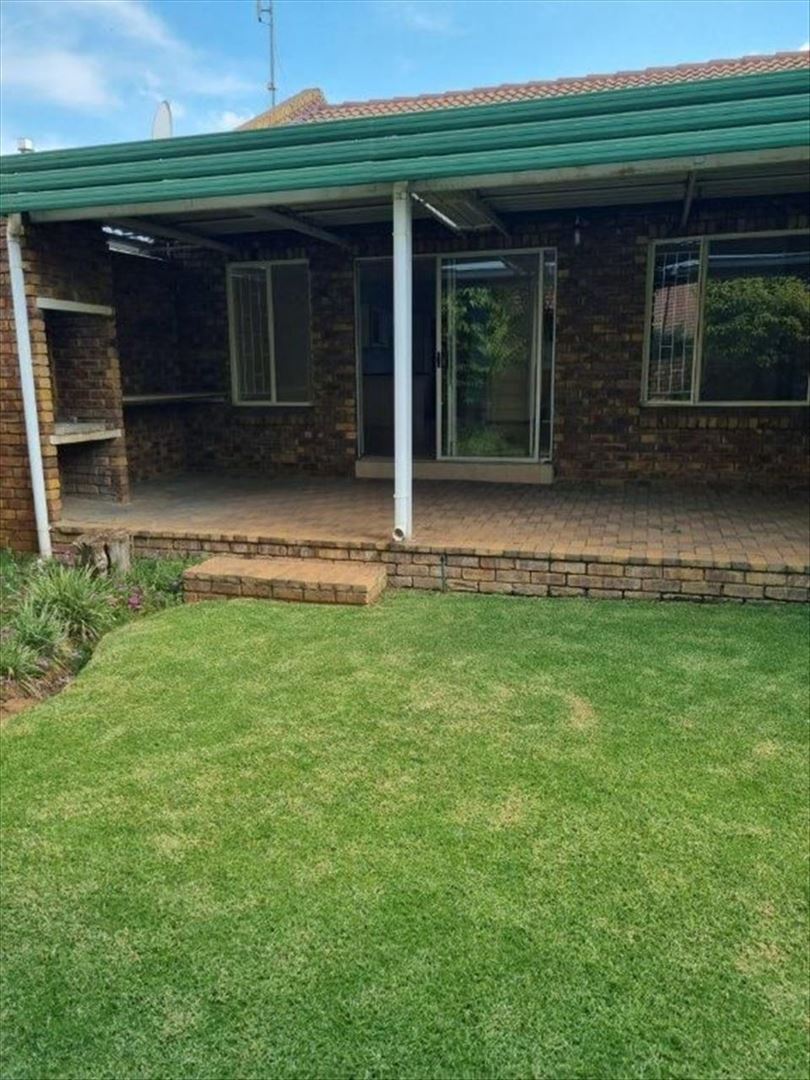 3 Bedroom Property for Sale in Glen Marais Gauteng