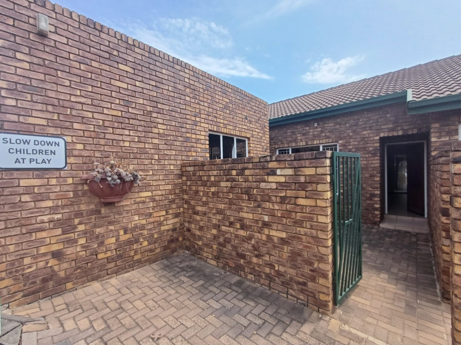 3 Bedroom Property for Sale in Glen Marais Gauteng