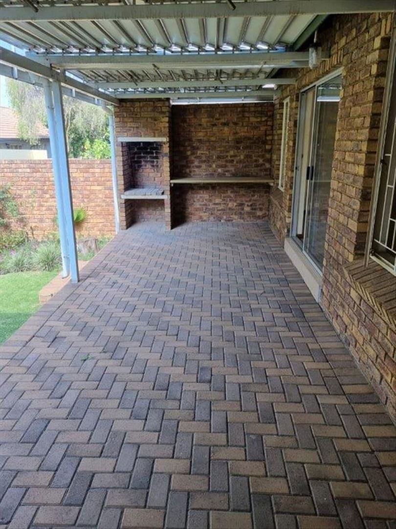 3 Bedroom Property for Sale in Glen Marais Gauteng