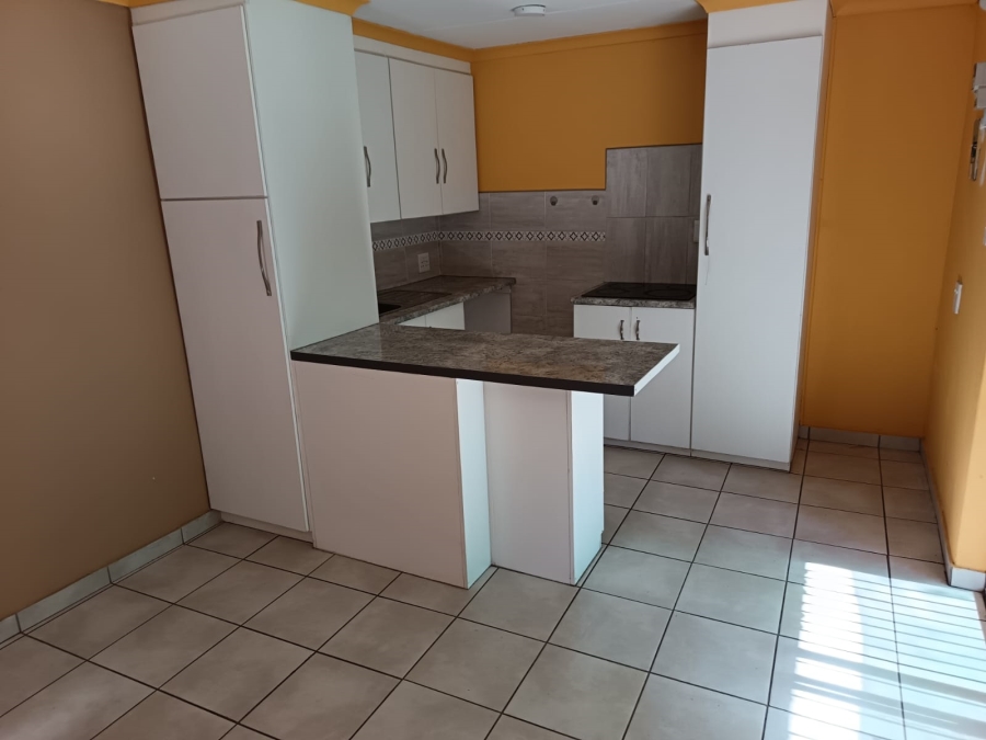 To Let 1 Bedroom Property for Rent in Florida Gauteng