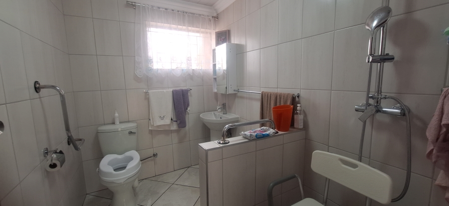 4 Bedroom Property for Sale in Rant En Dal Gauteng