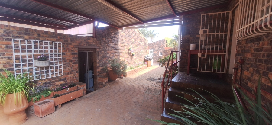 4 Bedroom Property for Sale in Rant En Dal Gauteng