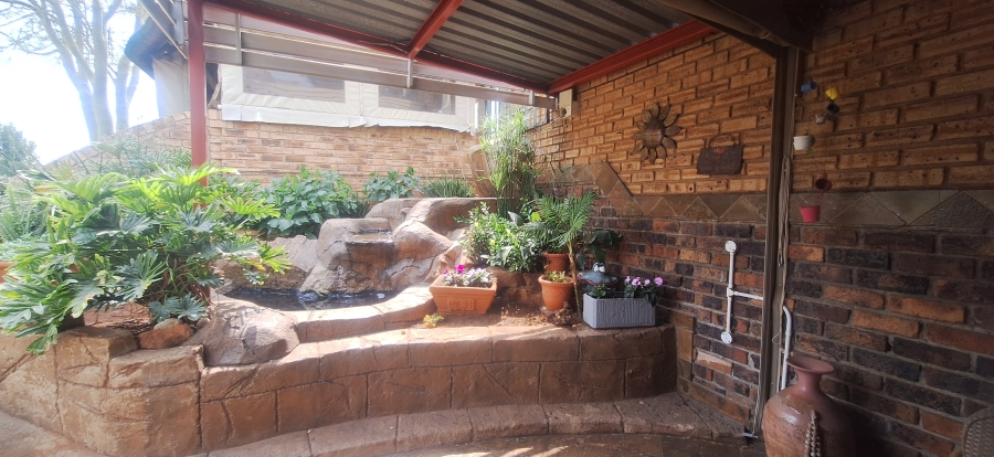 4 Bedroom Property for Sale in Rant En Dal Gauteng