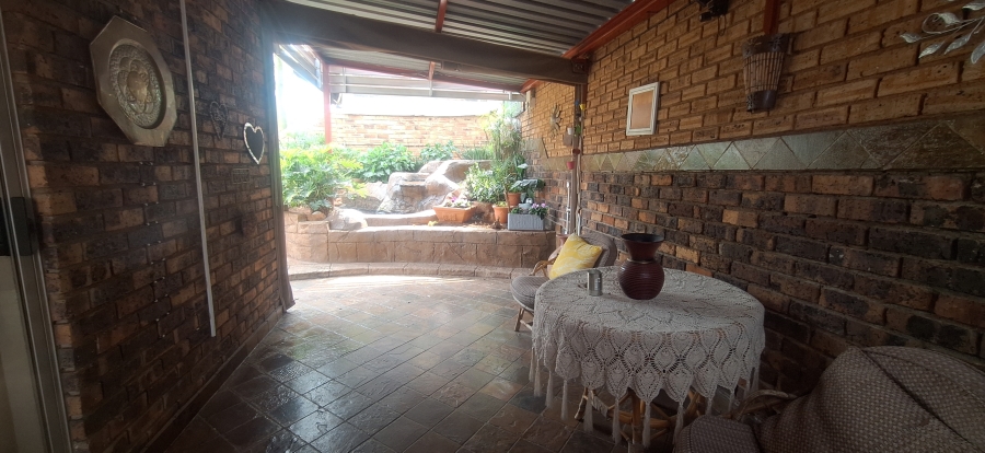 4 Bedroom Property for Sale in Rant En Dal Gauteng