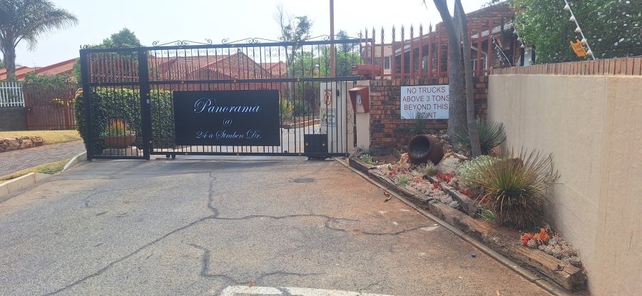 4 Bedroom Property for Sale in Rant En Dal Gauteng