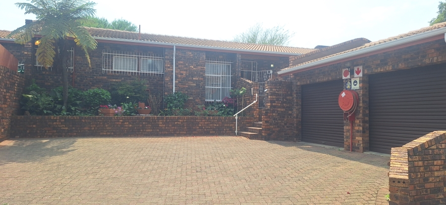 4 Bedroom Property for Sale in Rant En Dal Gauteng