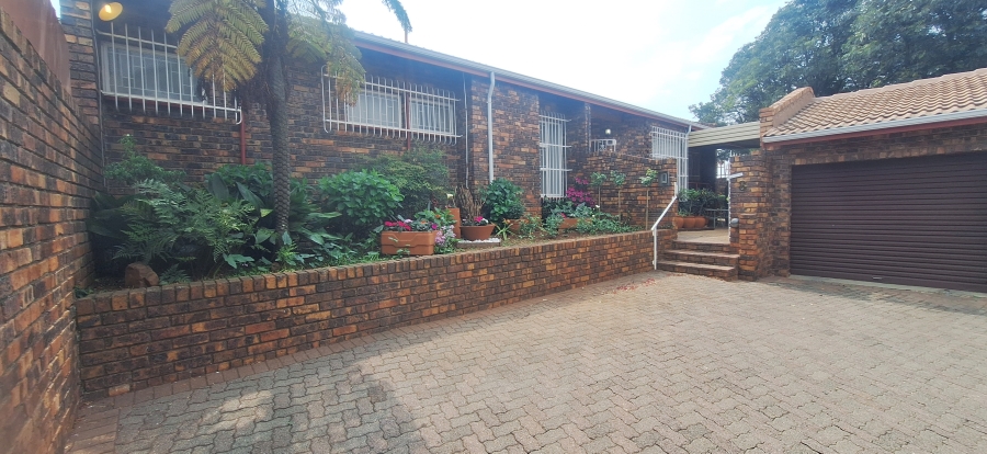 4 Bedroom Property for Sale in Rant En Dal Gauteng