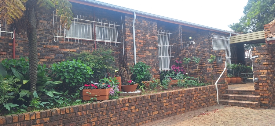 4 Bedroom Property for Sale in Rant En Dal Gauteng