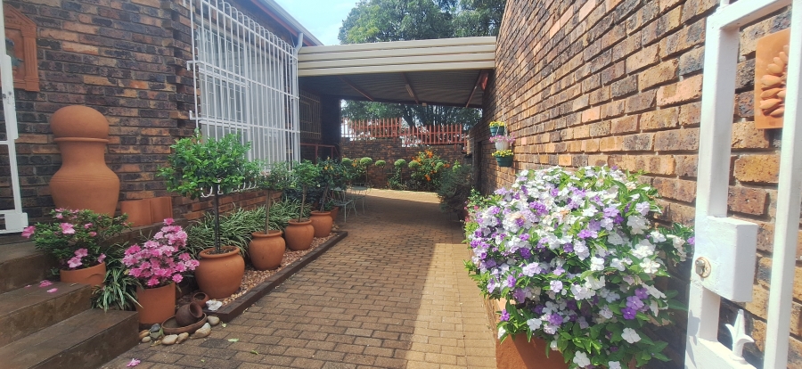 4 Bedroom Property for Sale in Rant En Dal Gauteng