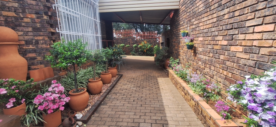 4 Bedroom Property for Sale in Rant En Dal Gauteng