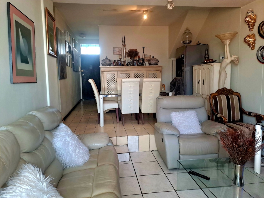 2 Bedroom Property for Sale in Yeoville Gauteng
