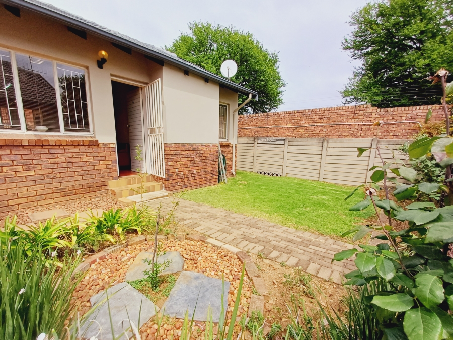2 Bedroom Property for Sale in Erasmuskloof Gauteng