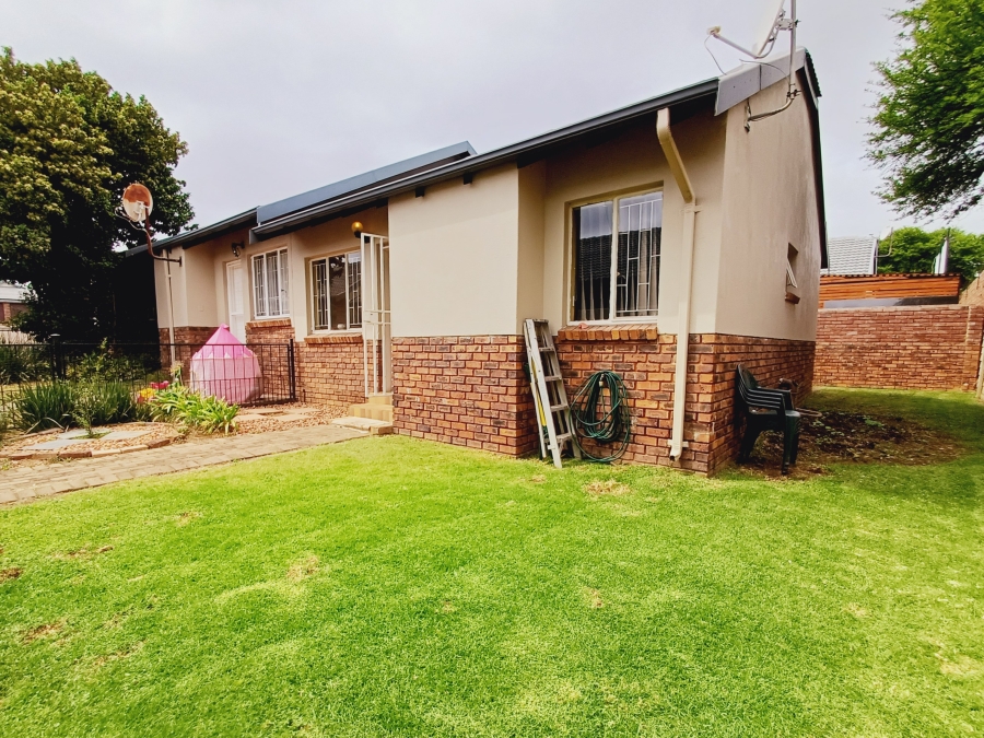 2 Bedroom Property for Sale in Erasmuskloof Gauteng