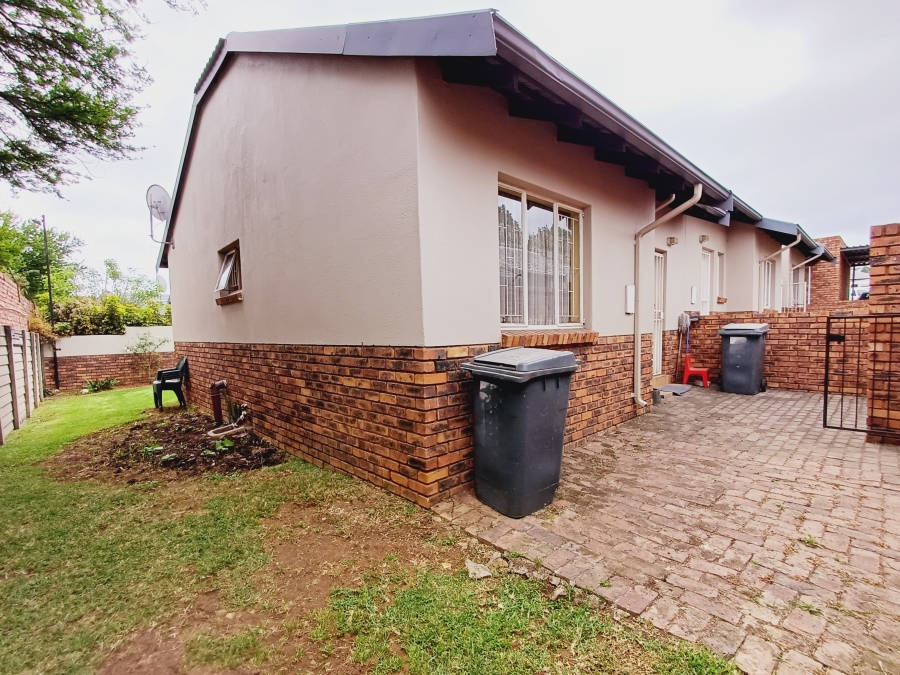 2 Bedroom Property for Sale in Erasmuskloof Gauteng