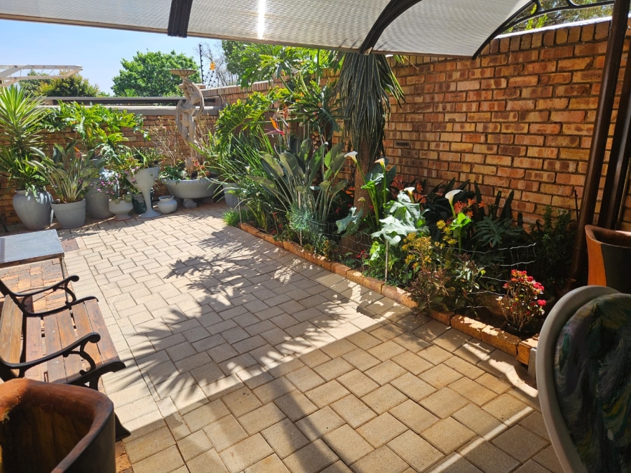 3 Bedroom Property for Sale in Allens Nek Gauteng