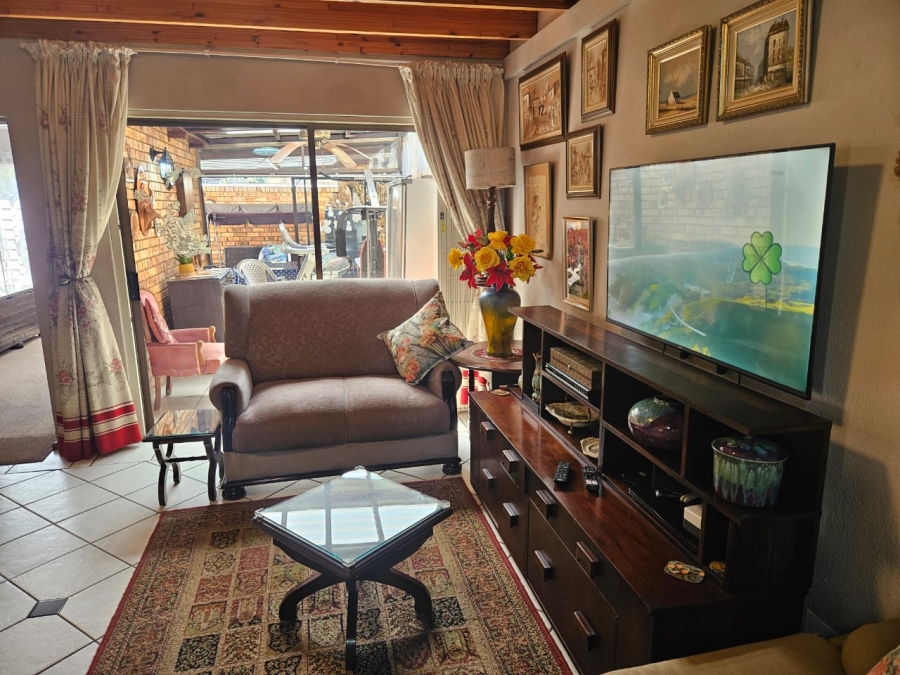 3 Bedroom Property for Sale in Allens Nek Gauteng