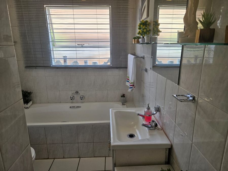 3 Bedroom Property for Sale in Allens Nek Gauteng