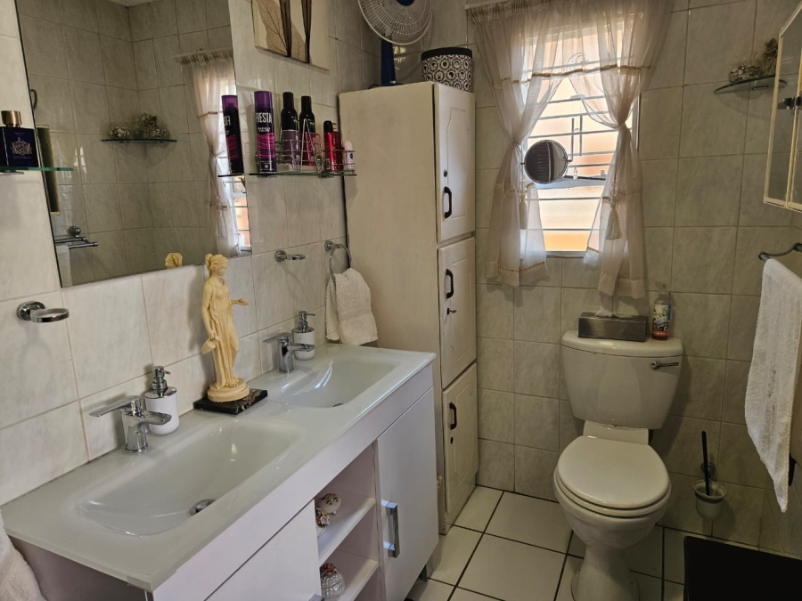 3 Bedroom Property for Sale in Allens Nek Gauteng