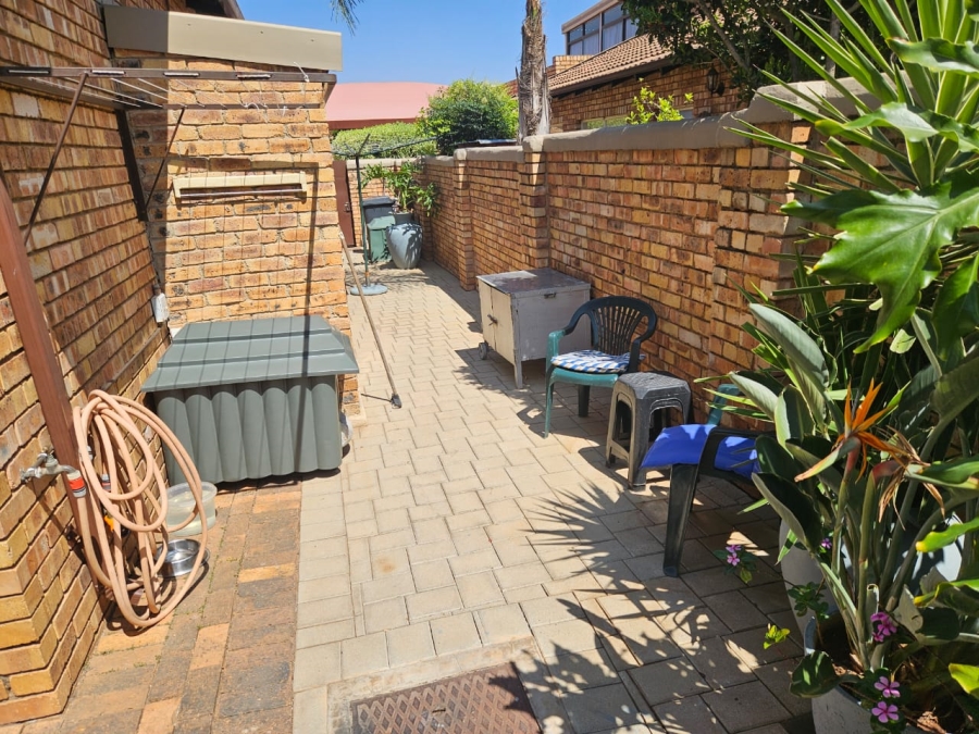 3 Bedroom Property for Sale in Allens Nek Gauteng