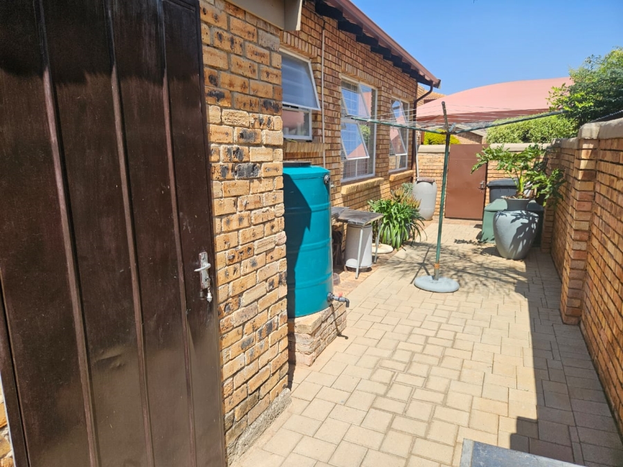3 Bedroom Property for Sale in Allens Nek Gauteng