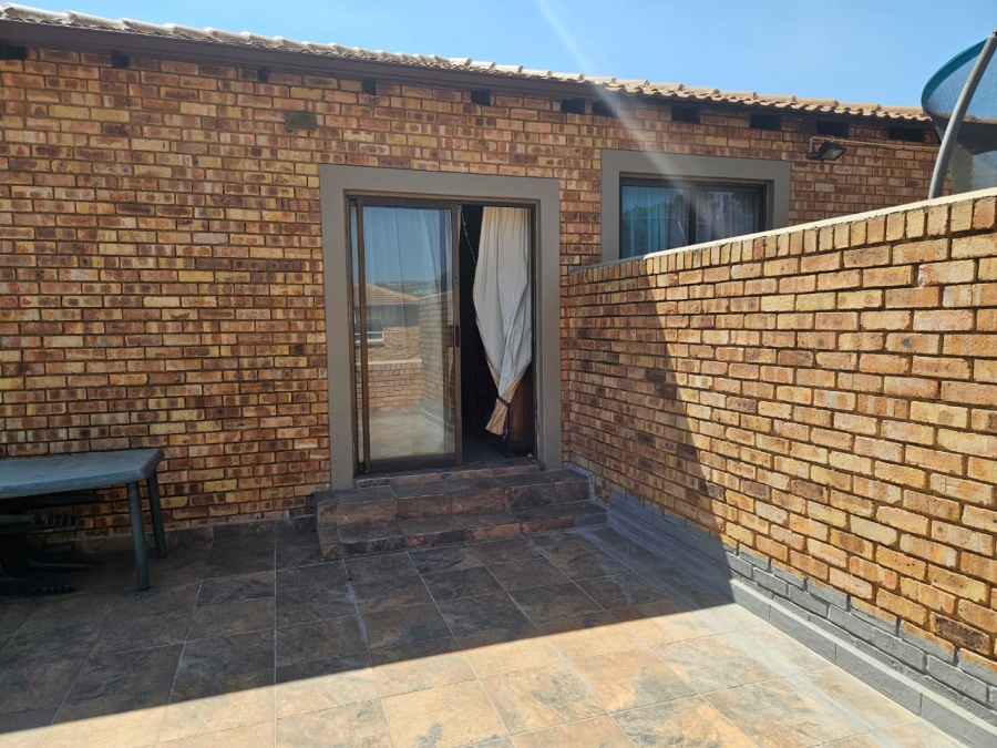 3 Bedroom Property for Sale in Allens Nek Gauteng