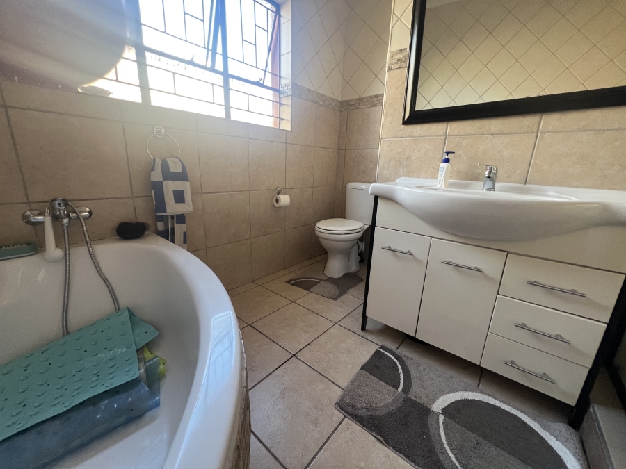 3 Bedroom Property for Sale in Constantia Park Gauteng
