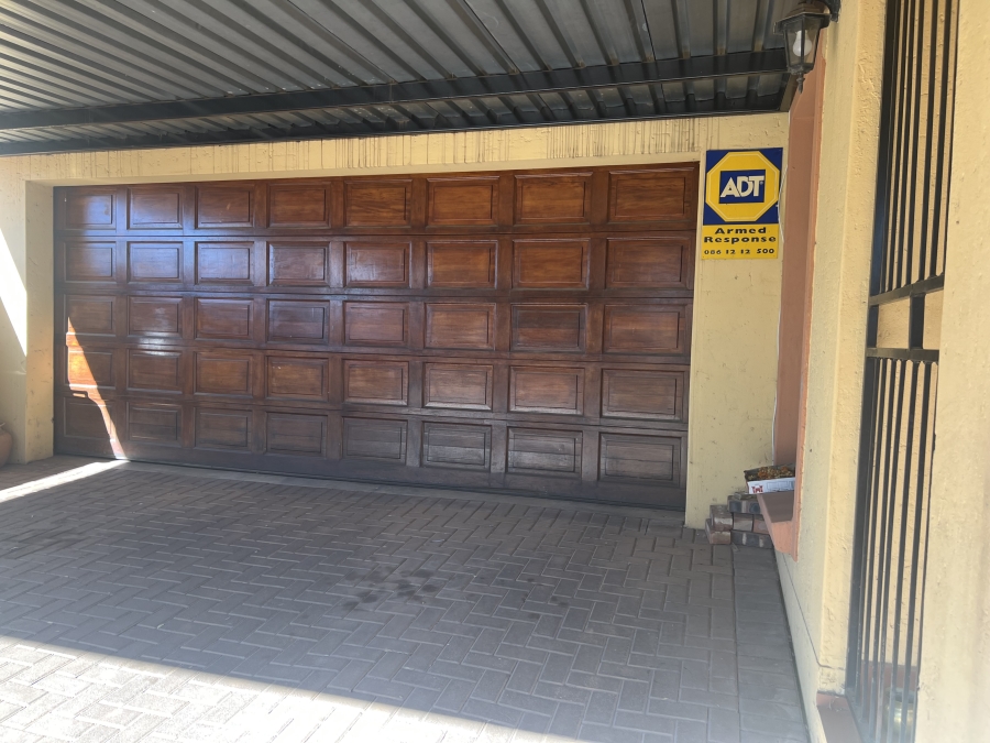 3 Bedroom Property for Sale in Constantia Park Gauteng