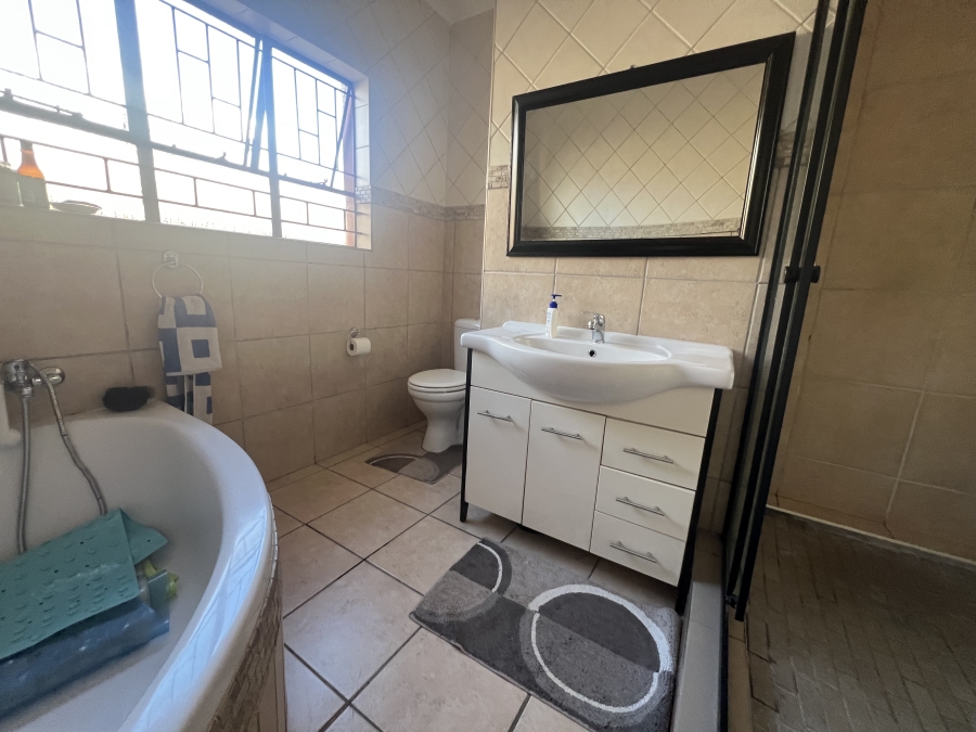 3 Bedroom Property for Sale in Constantia Park Gauteng