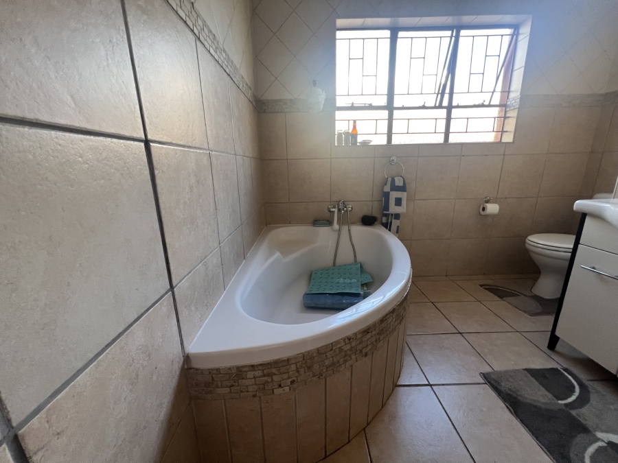 3 Bedroom Property for Sale in Constantia Park Gauteng