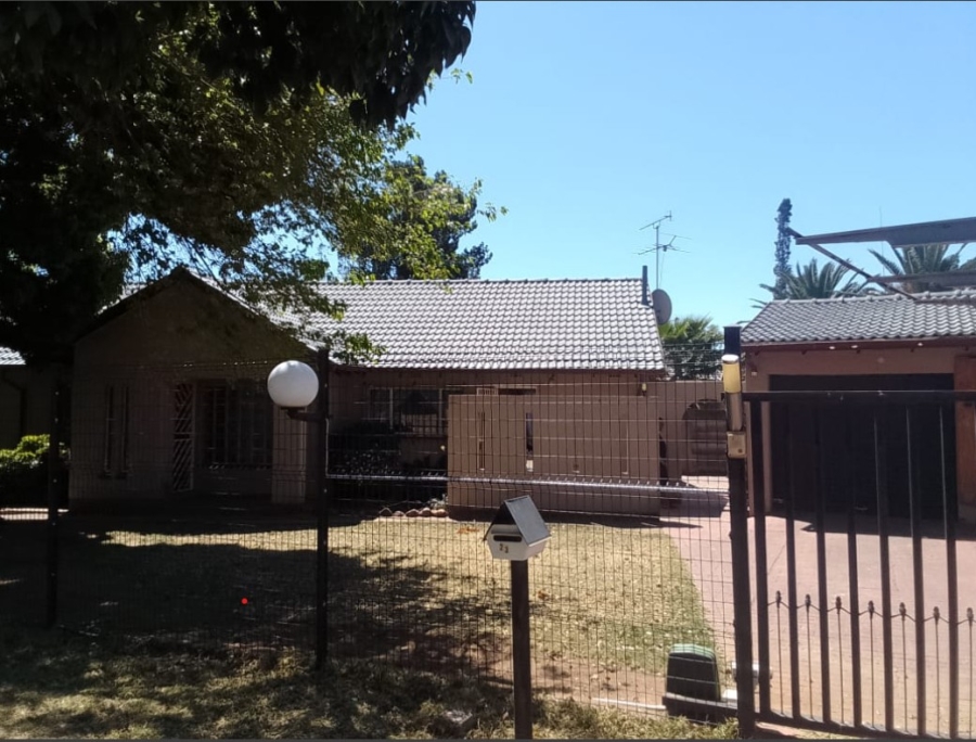 To Let 3 Bedroom Property for Rent in Brackenhurst Gauteng