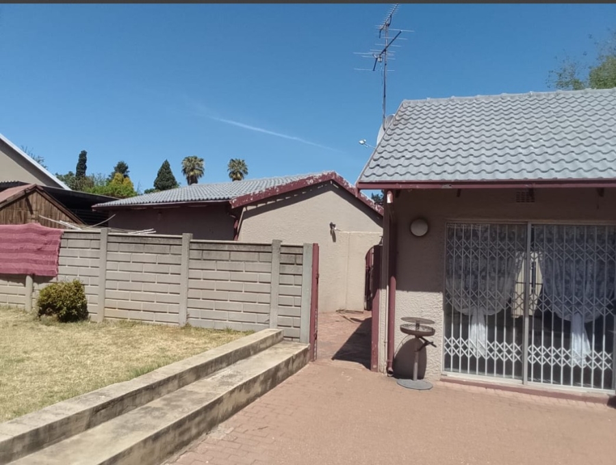 To Let 3 Bedroom Property for Rent in Brackenhurst Gauteng
