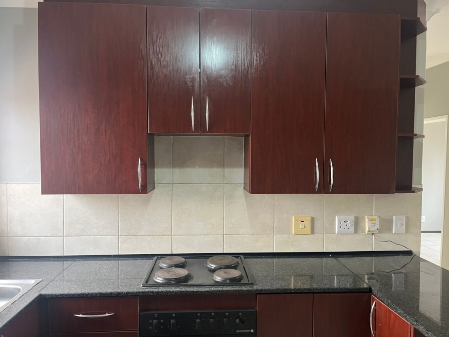 To Let 2 Bedroom Property for Rent in Sonneveld Gauteng