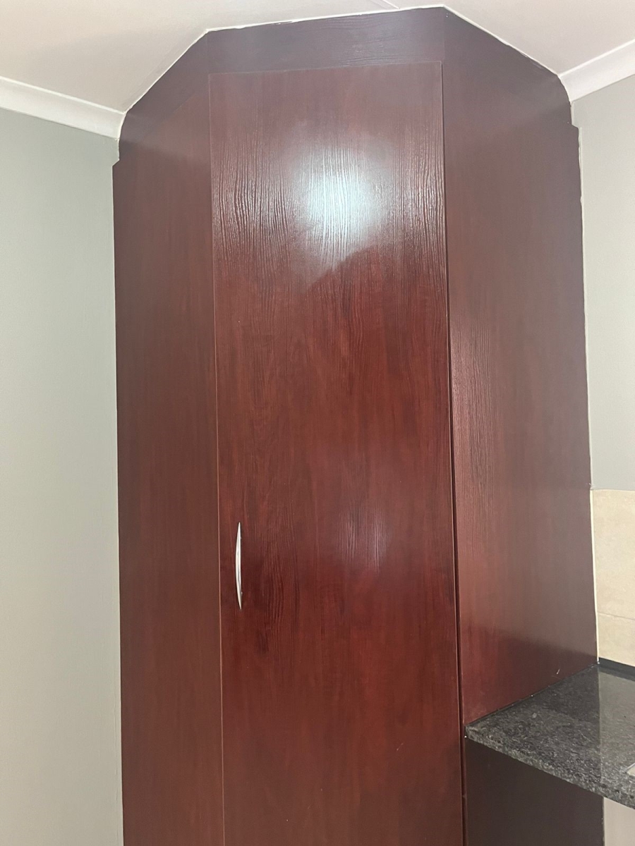 To Let 2 Bedroom Property for Rent in Sonneveld Gauteng