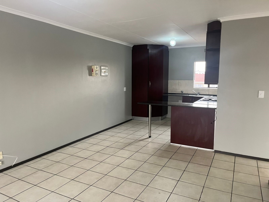 To Let 2 Bedroom Property for Rent in Sonneveld Gauteng