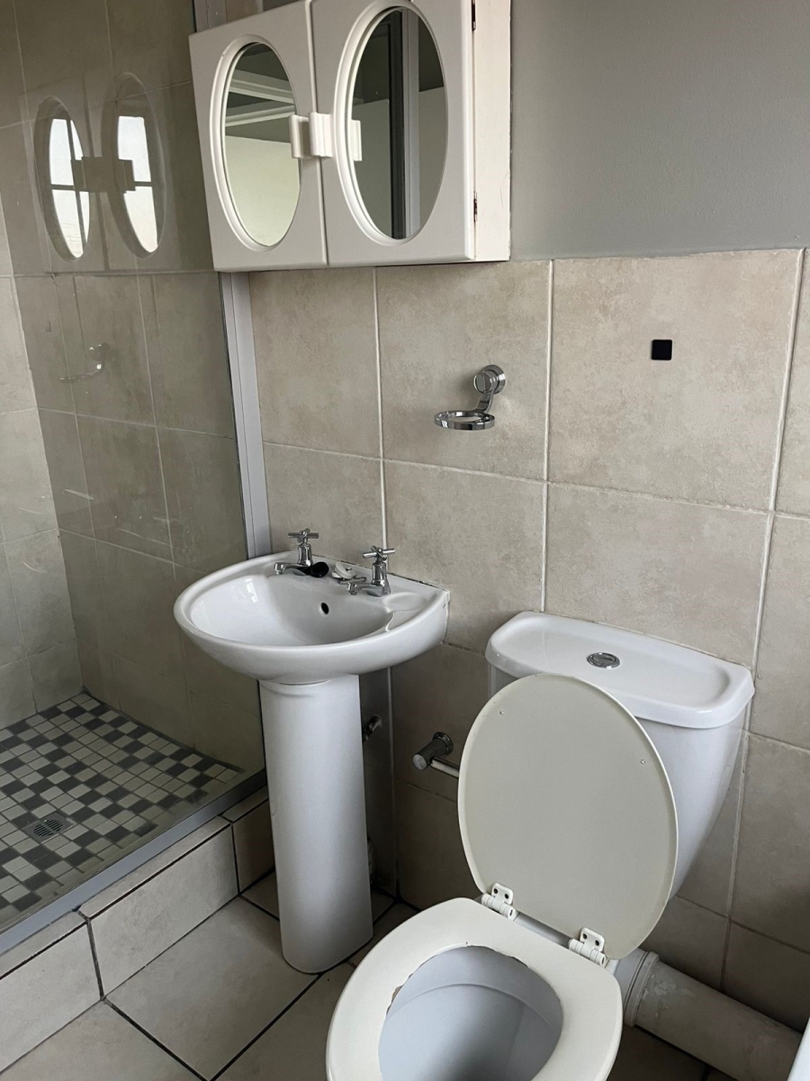 To Let 2 Bedroom Property for Rent in Sonneveld Gauteng