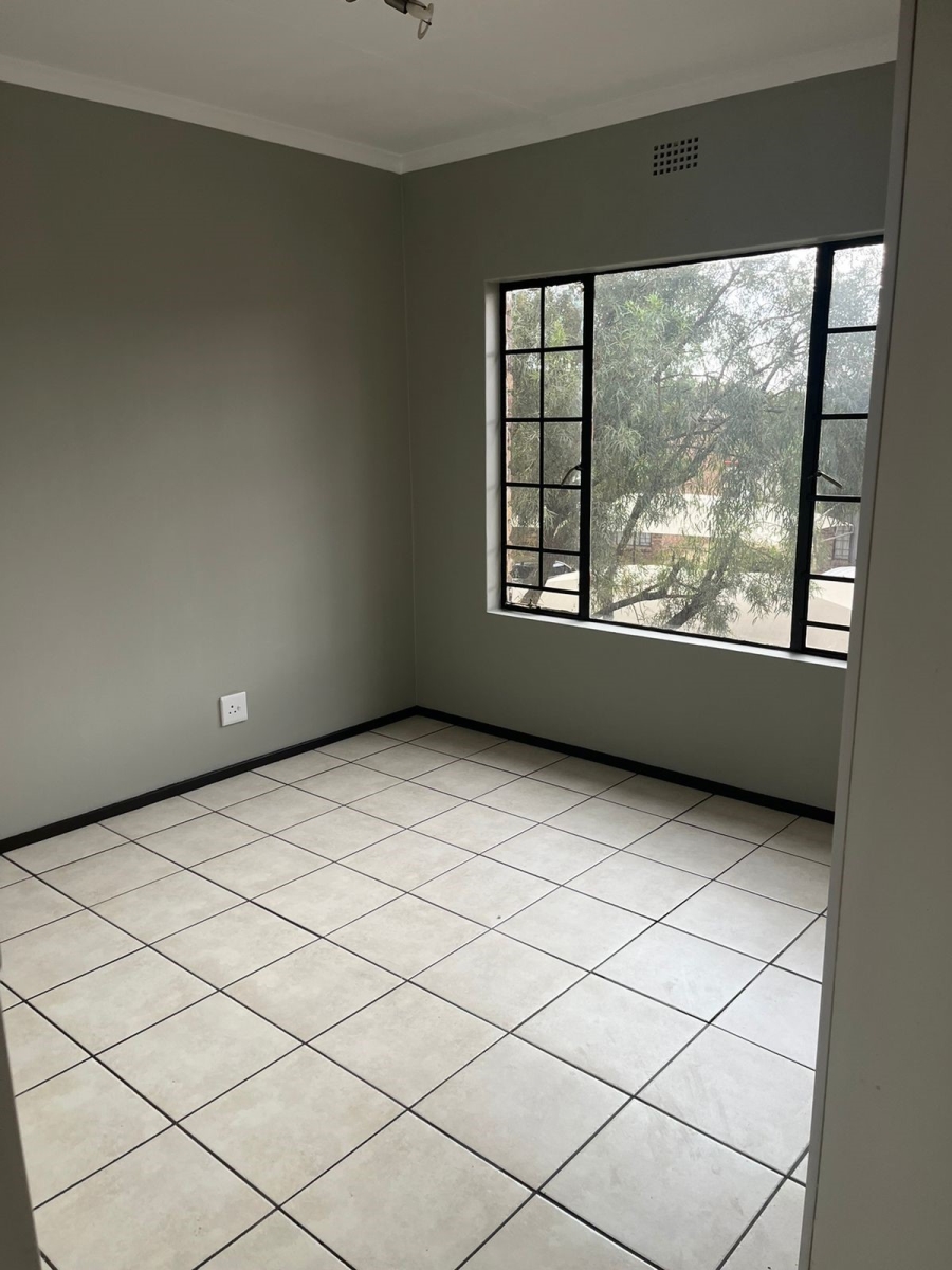 To Let 2 Bedroom Property for Rent in Sonneveld Gauteng