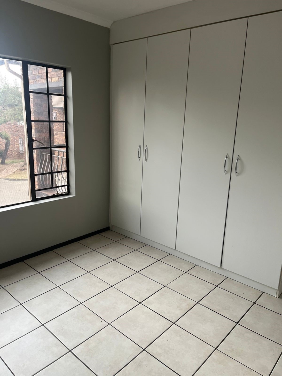 To Let 2 Bedroom Property for Rent in Sonneveld Gauteng