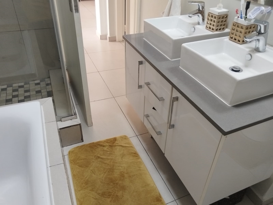 2 Bedroom Property for Sale in North Riding AH Gauteng