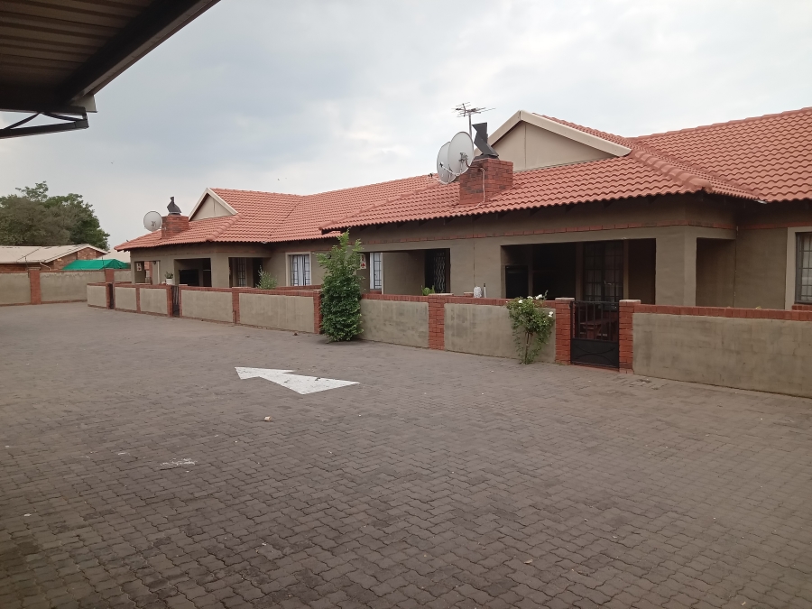 To Let 2 Bedroom Property for Rent in Strubenvale Gauteng